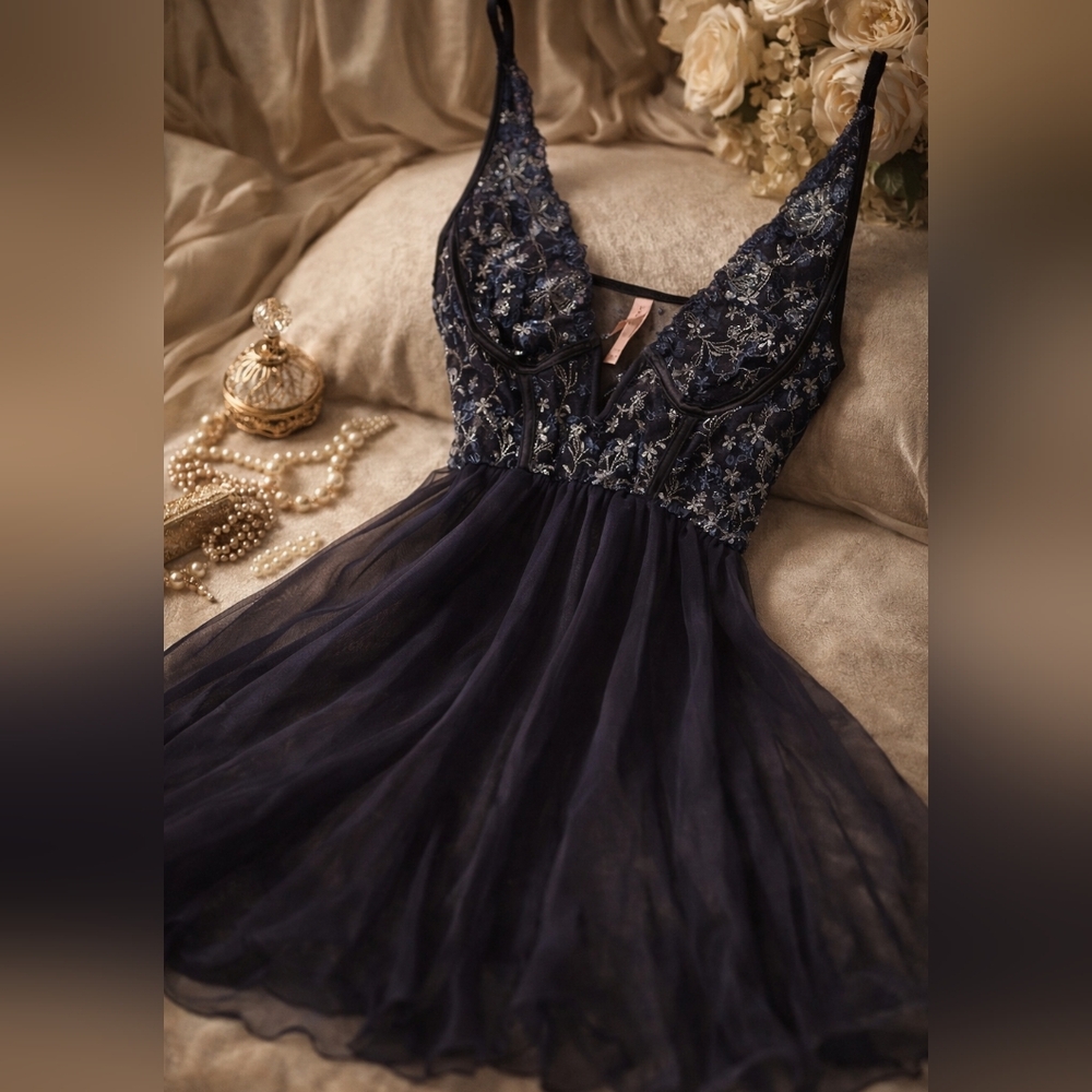 ✨ La Vie en Rose – Embroidered Lace Babydoll Dress (XS) ✨LIKE NEW🌙